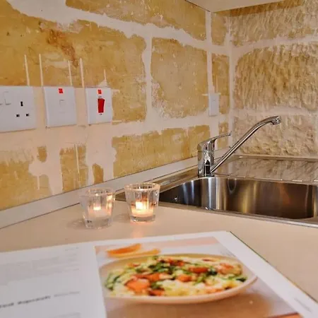 Apartment Lucky Star 201 By Vallettastay